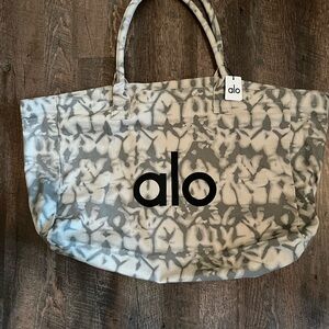 ALO Yoga Patterned Gray Tote Bag shopper tie-dye